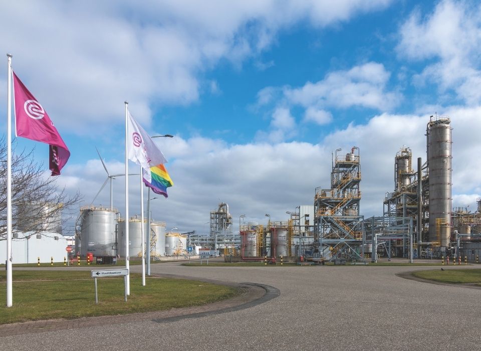 Evonik and VoltH2 forge long-term partnership to pioneer green hydrogen in Delfzijl