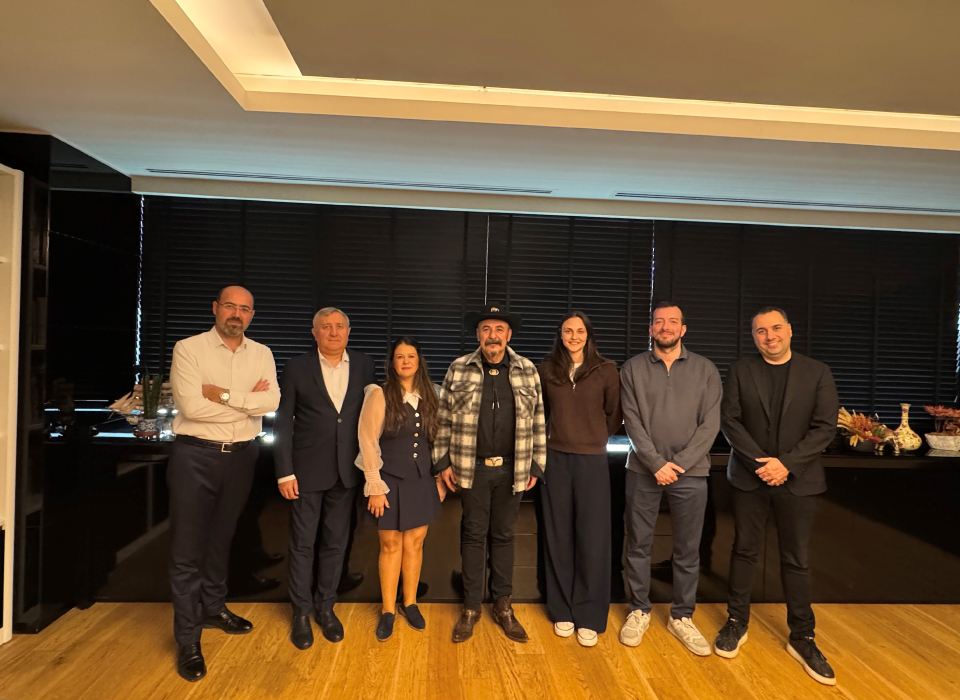 World Medicine, İstanbul Ateş Spor Kadın Voleybol Takımı’nın İsim Sponsoru Oldu