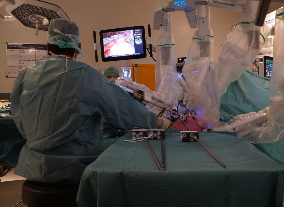 Türk Cerrahlar Hollanda’da İlk Canlı Vericili Organ Naklini Gerçekleştirdi