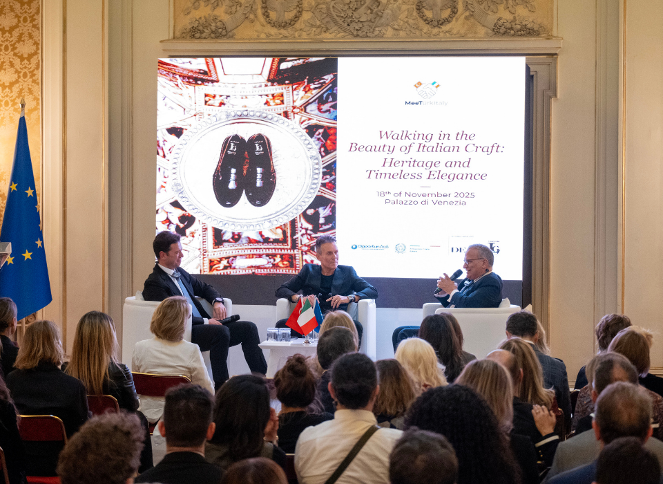 DESA ve Luca Grossi İş Birliğinin İkinci Yılı Venedik Sarayı’nda Kutlandı