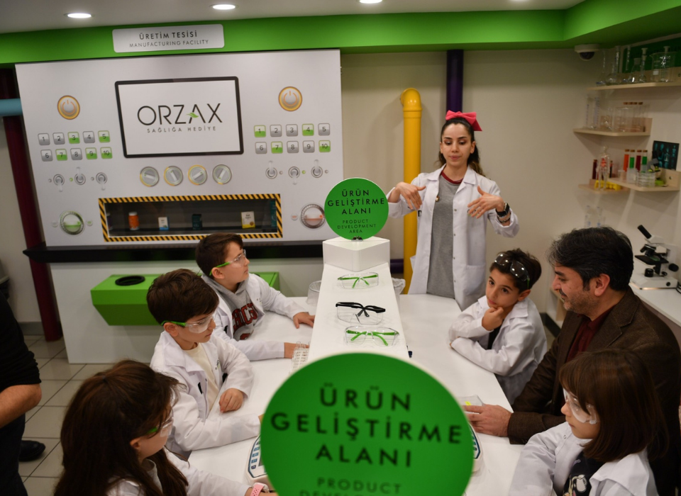 Orzax “Deney’imli Çocuklar” Projesiyle 15 Bin Çocuğu Bilimle Tanıştırdı