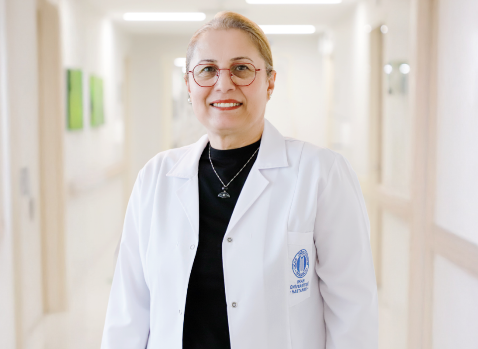 Sarkan Göz Kapakları: Estetik Sorun mu, Görme Problemi mi?