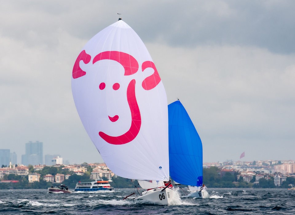 İstanbul’da Yelken Heyecanı Başladı: 14. TAYK – Eker Olympos Regatta’da İlk Start Verildi
