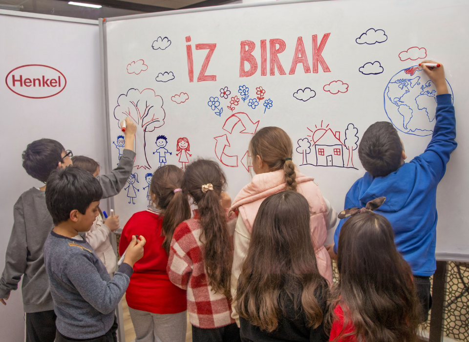 Türk Henkel’in “İz Bırak” Projesi İzmir’de 444 Çocuğa Ulaştı